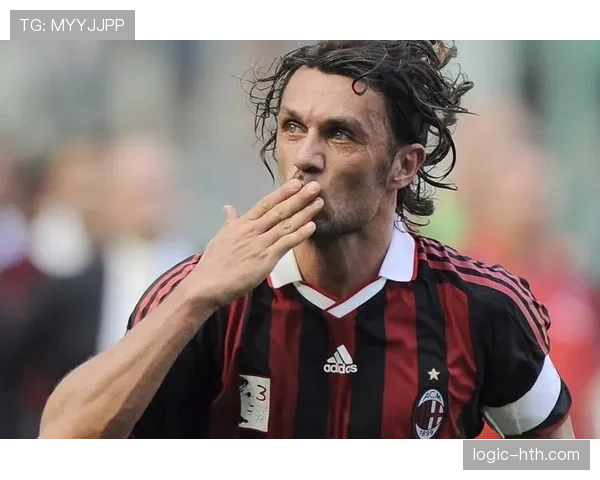 马尔蒂尼战术启示:防守与进攻完美融合,引领俱乐部战术新纪元 马尔蒂尼战术启示:防守与进攻完美融合,引领俱乐部战术新纪元