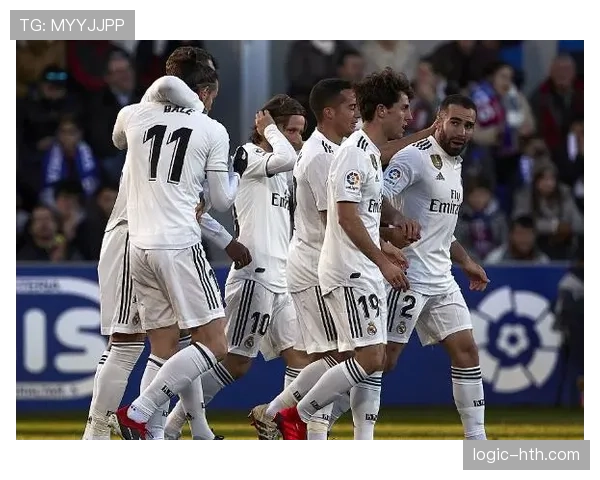 西甲实力分布呈现两极分化,争冠与保级格局走势清晰 西甲实力分布呈现两极分化,争冠与保级格局走势清晰